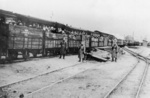 Juifs dans un wagon du petit train en route vers le camp d'extermination de Chełmno. (ŻIH)